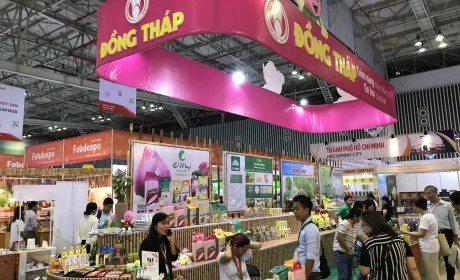 Khu gian hàng Đồng Tháp hút khách tham quan tại Triển lãm Vietnam Foodexpo 2017
