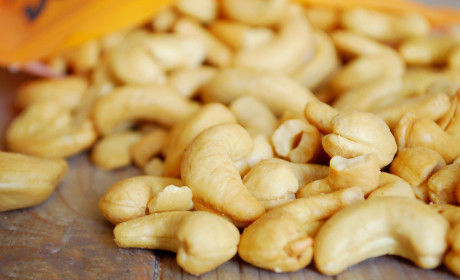 Giá điều thô giảm xuống mức thấp kỷ lục do dịch Covid-19