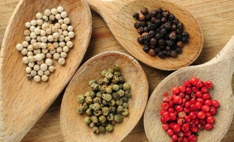 Giá hạt tiêu quốc tế tiếp tục xu hướng giảm do nguồn cung tăng