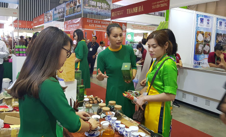 Khu gian hàng tỉnh An Giang đón nhiều khách mua hàng tiềm năng tại Vietnam Foodexpo 2018