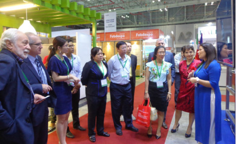 An Giang tổ chức các doanh nghiệp tham quan Vietnam Foodexpo 2016