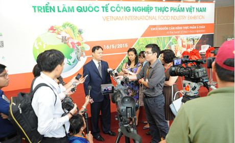 Đài, báo trung ương, địa phương đồng loạt đưa tin về Vietnam Foodexpo 2015